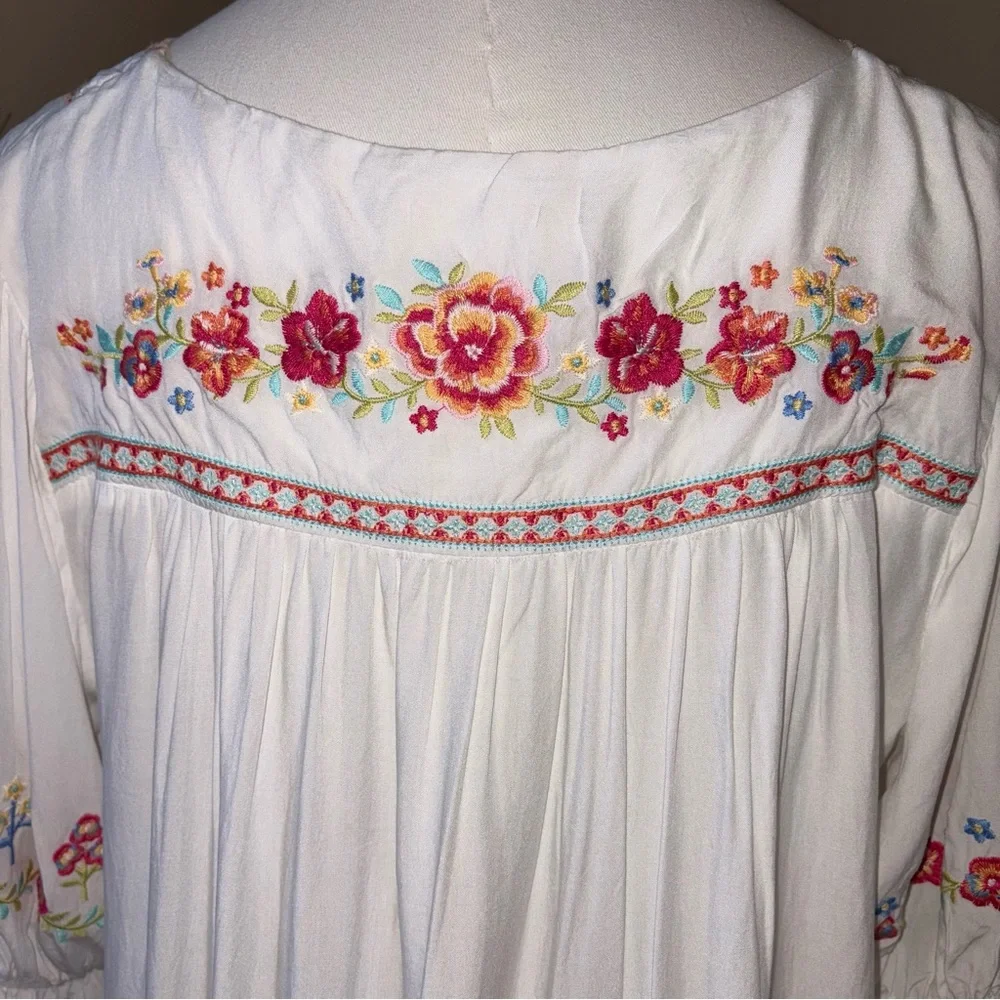 Savannah Jane Embroidered White Blouse NWOT - Picture 8 of 15